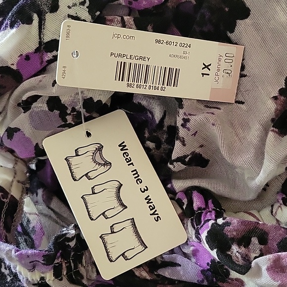 Beautiful floral jersey top by a.n.a. Size is a 1x. - Picture 4 of 4